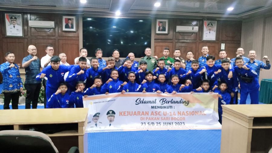 20 Pesepakbola dan Satu Pegulat Asal Binjai Dilepas Menuju Kejurnas
