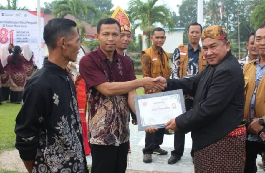 34 Karyawan PTPN IV Regional I Kebun Membang Muda Terima Penghargaan HUT RI ke-81