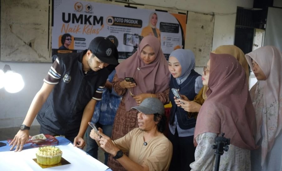 Anggota DPR RI Trinovi Sitorus Dorong UMKM Naik Kelas Lewat Pelatihan Foto Produk di Labuhanbatu
