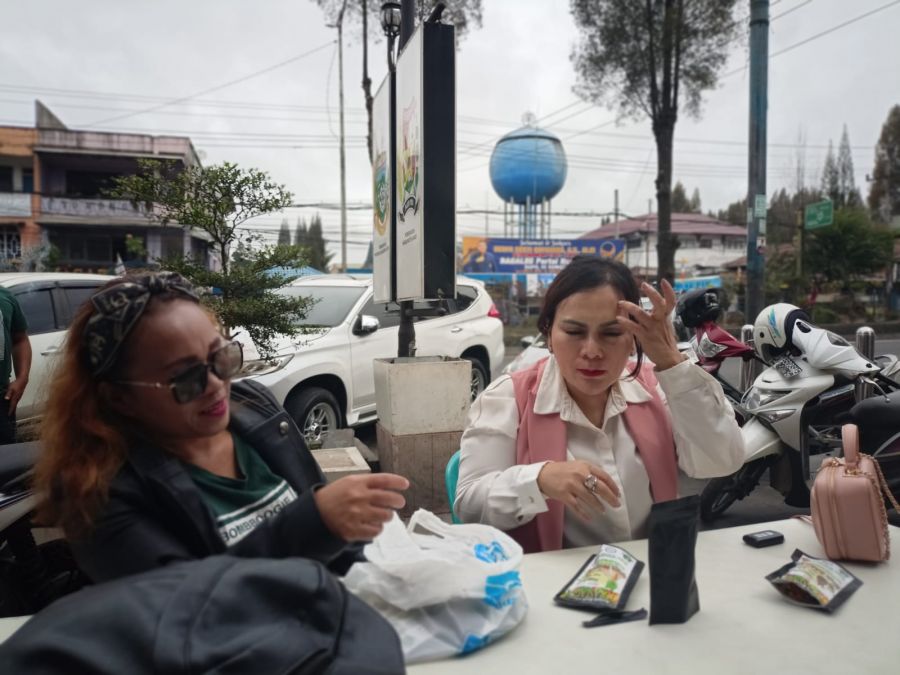 Anggota DPRD Karo dari Fraksi Demokrat Apresiasi Kripik Buah Karang Taruna Berastagi