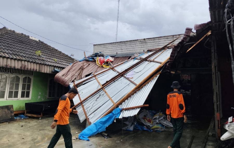 Angin Puting Beliung Menyapu Rumah Warga, Kaban BPBD Labura : Sementara Ini Tidak Ada Korban Jiwa