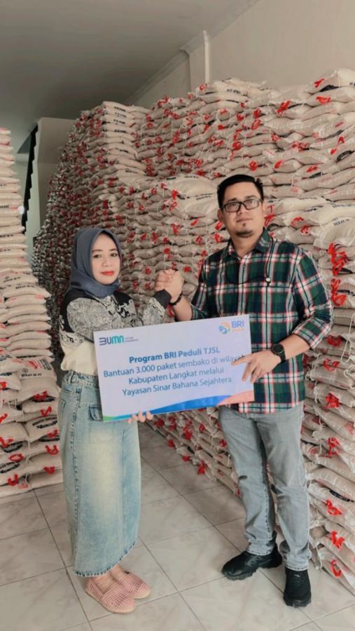 BRI Salurkan Ribuan Paket Sembako Untuk Korban Banjir di Langkat