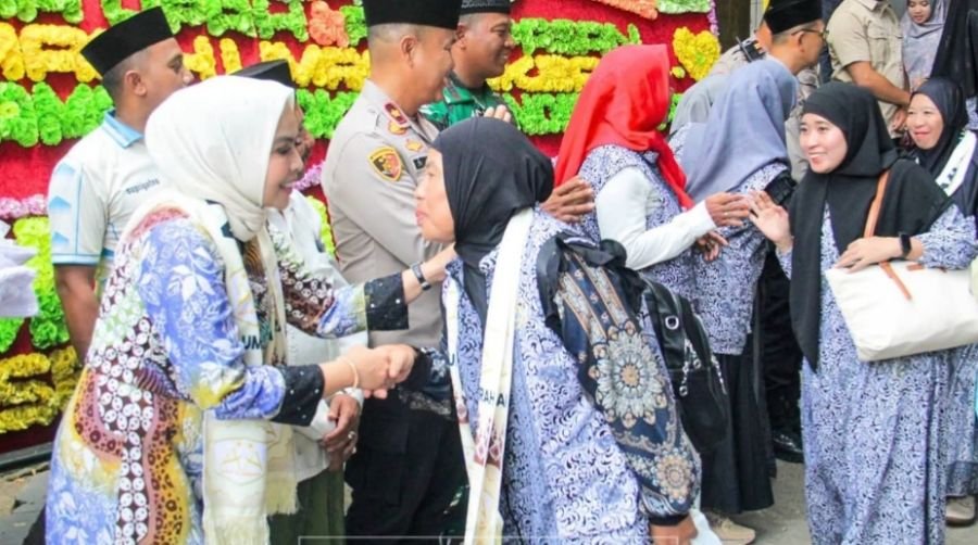 Bupati Labuhanbatu dr. Hj. Maya Hasmita Lepas 95 jama'ah Umroh