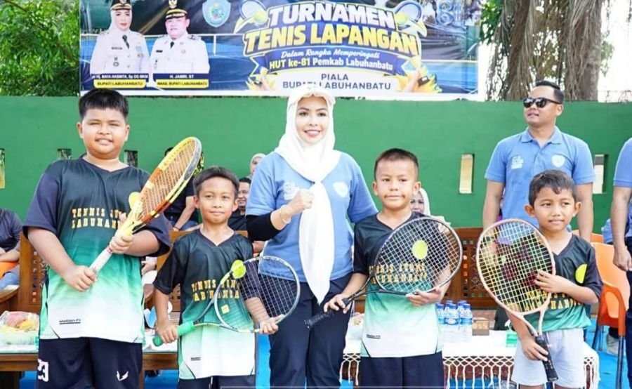Bupati Labuhanbatu dr.Hj. Maya Hasmita Resmikan Turnamen Tenis Lapangan