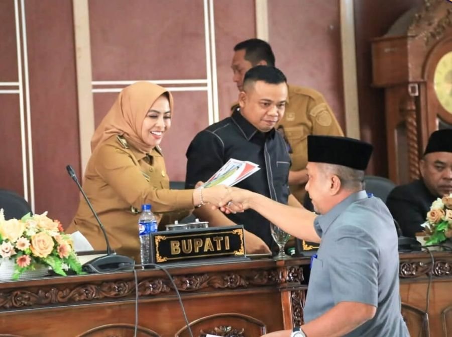 Bupati Labuhanbatu Hj. Maya Hasmita Apresiasi Pengesahan Raperda Pertanggungjawaban APBD 2025