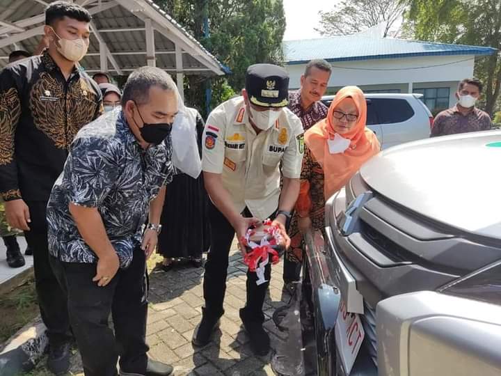 Bupati Sukhiari Serahkan Mobil Promosi Kesehatan ke Diskes Madina