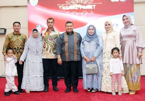 Bupati Tapsel dan Ketua TP PKK Kompak Hadiri Pengajian BKMT di Desa Saro Godung