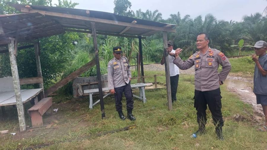Ciptakan Kamtibmas Aman, Kapolsek Kualuh Hulu AKP Isgunarko Tinjau Pembangunan Pos Kamling