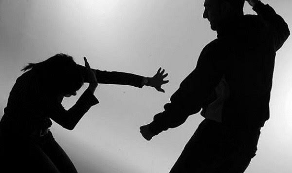 Diduga Seorang Guru SMP di Labura Berinisial CS Aniaya Seorang Wanita di Alun Alun
