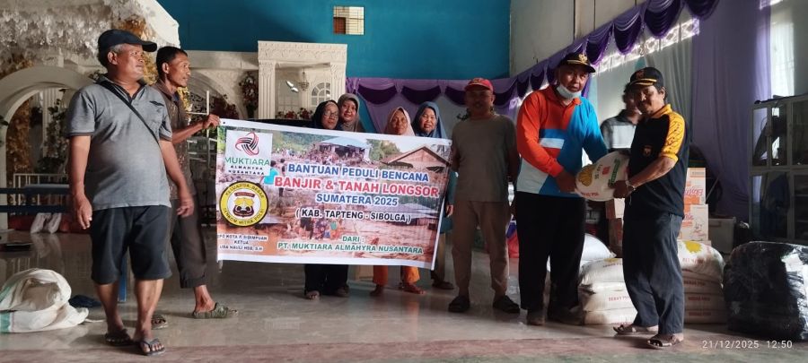 DPD SENKOM MITRA POLRI PADANGSIDIMPUAN BERI BANTUAN BENCANA BANJIR DI TAPTENG