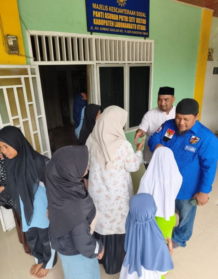 Gelar Jum'at Berkah,  DPD KNPI Labura Santuni Panti Asuhan, Jukir hingga Abang Becak