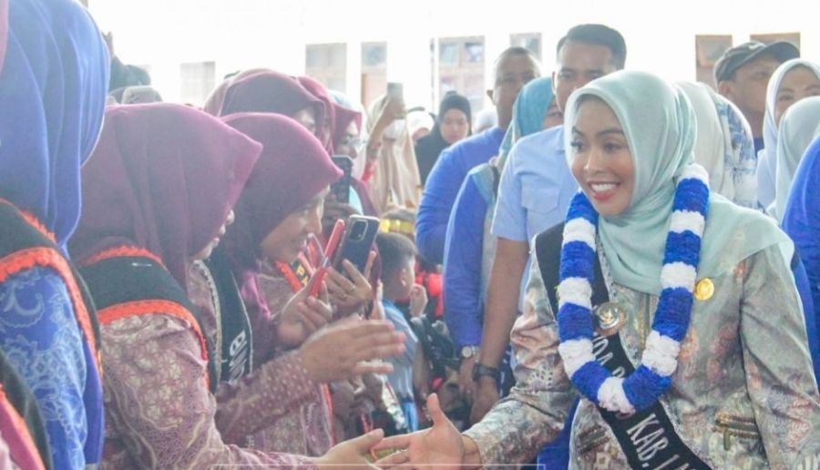 Hadir dalam Gebyar PAUD, Bupati Labuhanbatu Hj. Maya Berikan Apresiasi Kepada Kadis Pendidikan