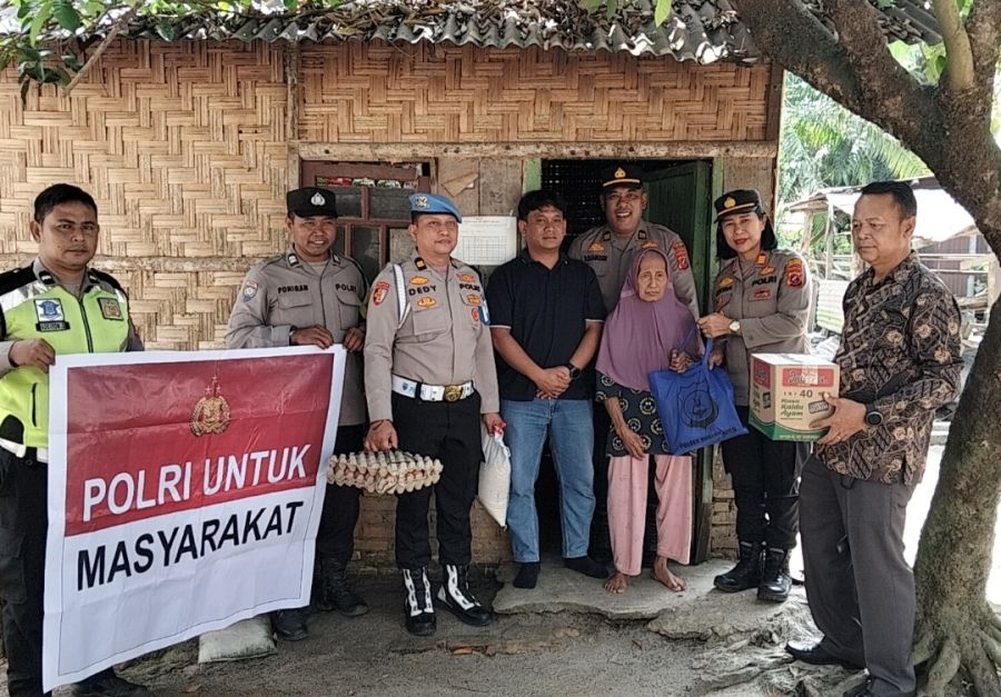 Hari ke-9 Ramadan, Kapolsek Kualuh Hulu Berikan Bantuan kepada Warga Lansia  di Gubuk Sederhana