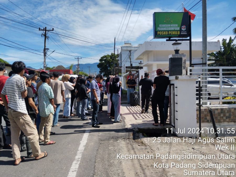 Institusi Kejaksaan Padangsidimpuan Didemo Elemen Masyarakat  Terkait Pembangunan GOR