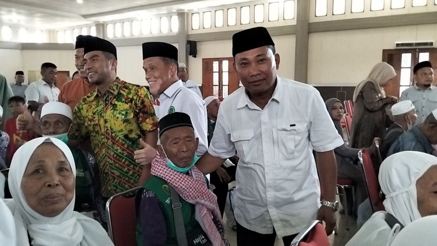 Kades Gunung Melayu Sambut Haru Warga Pulang dari Tanah Suci: “Semoga Menjadi Teladan di Masyarakat