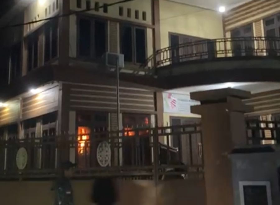 Kantor Bawaslu Labura Terbakar, Diduga Korsleting AC Jadi Pemicu