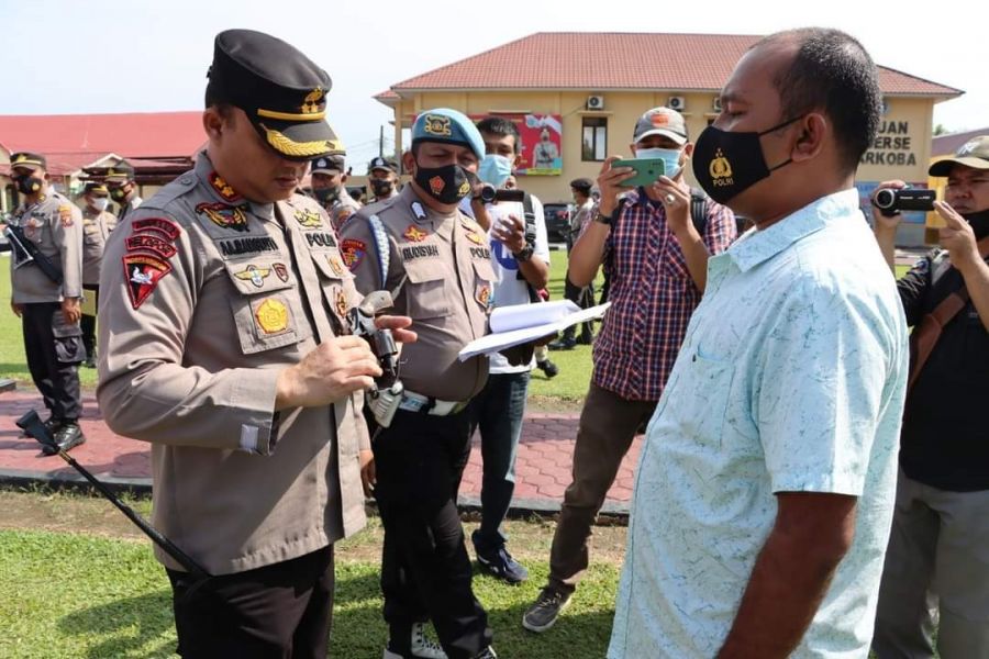 Kapolres Labuhanbatu AKBP Anhar Arlia Lakukan Pemeriksaan Senpi Dinas Personil dan Jajaran