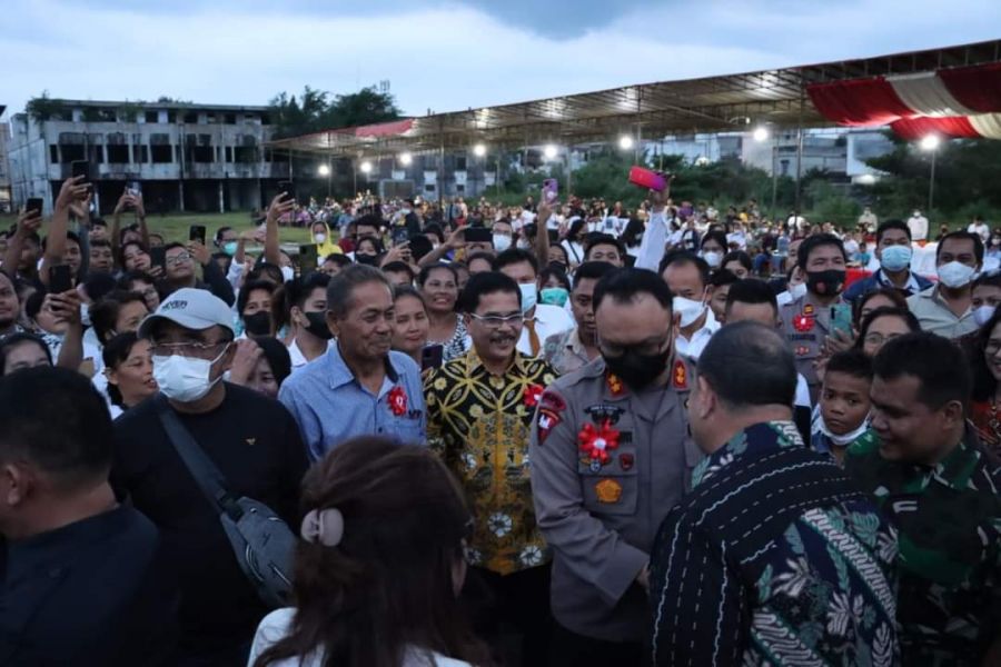 Kapolres Labuhanbatu Menghadiri kegiatan Kebaktian Kebangunan Rohani (KKR) di Rantauprapat.