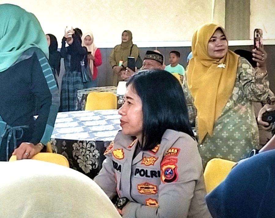 Kapolsek Kualuh Hulu AKP Citra Yani Hadiri Wisuda Lansia di Aula Ahmad Dwi Syukur