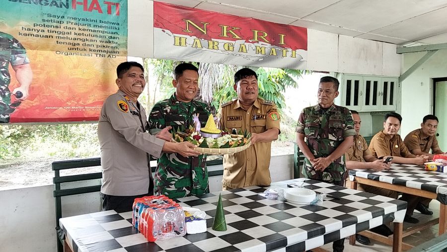 Kapolsek Kualuh Hulu Geruduk Makoramil Aek Kanopan, Rayakan Sinergitas TNI–Polri di HUT TNI ke-80