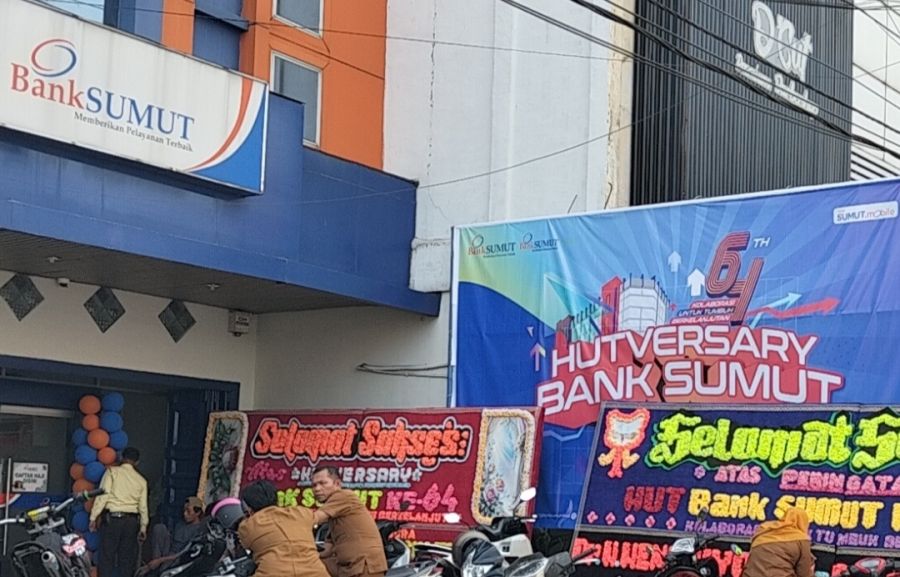 Karangan Bunga Hiasi HUT 64 Bank Sumut, Ucapan Selamat Mengalir dari Ketua Katar Labura Yuda Aruan