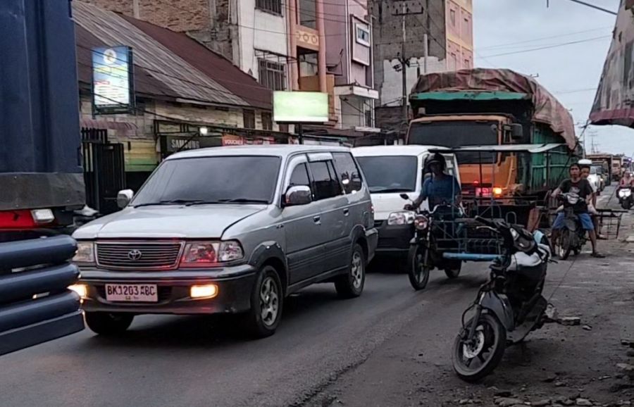 Kecelakaan Dua Truk Tangki dan Tronton, 24 Jam  Kemacetan Lumpuhkan Jalinsum Labura-Asahan