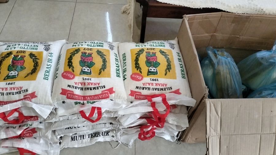 Kenzo Group Beri Santunan Beras untuk Anak Yatim-Piatu di Kualuh Hulu