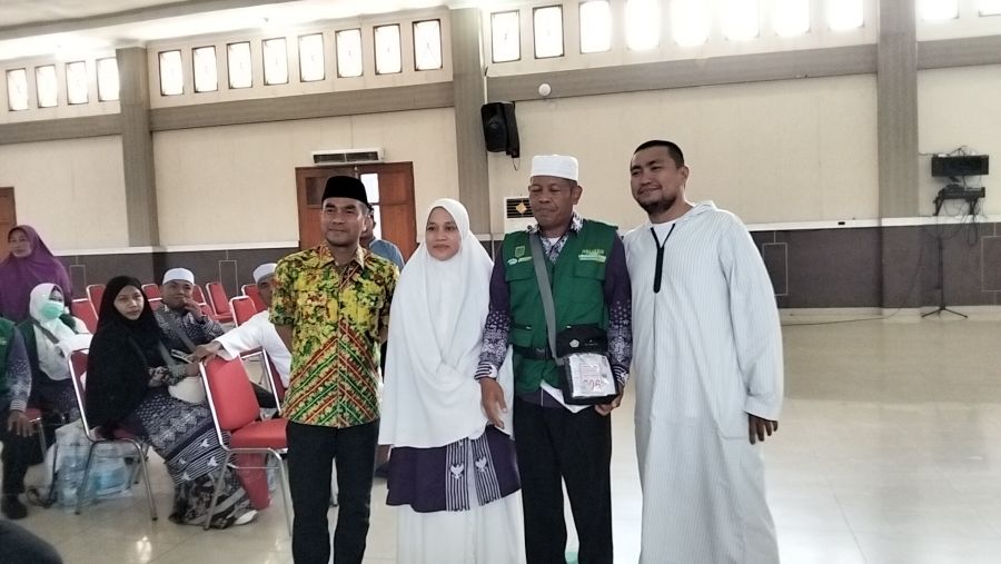 Kepulangan Jamaah Haji Kloter 3 Disambut Hangat di Labura, Wabup : Semoga Menjadi Bekal Keimanan