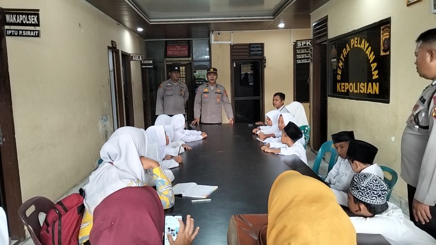 Kunjungan Edukasi,Polsek Kualuh Hulu Sambut Hangat Kehadiran Siswa SD 3 Muhammadiyah Kuala Beringin