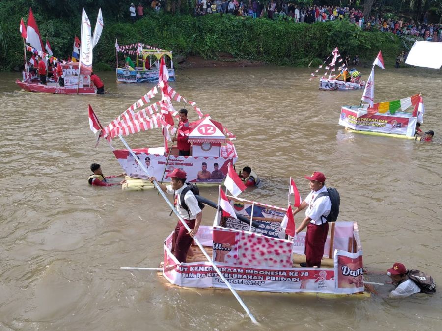 Lomba Rakit Hias Sambut Kemerdekaan, Antusiasme Warga Binjai Tak Terbendung