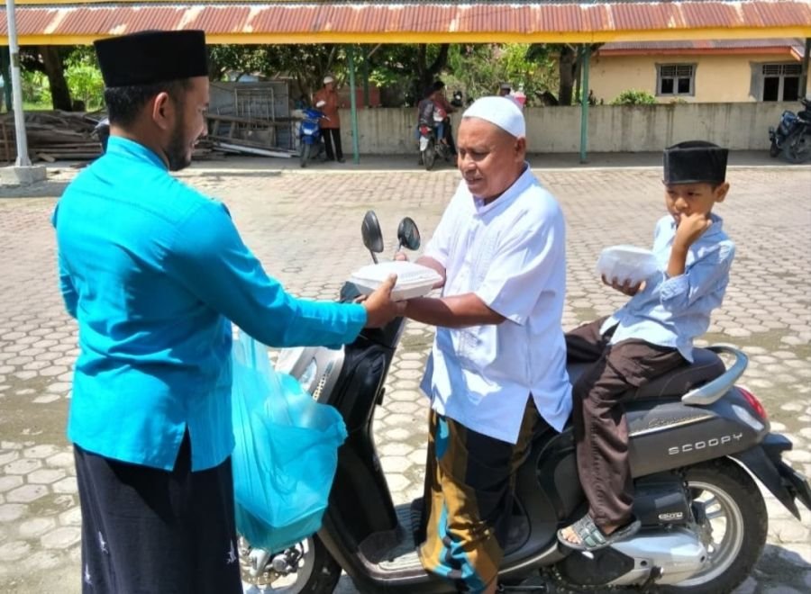 Menebar Kebaikan dan Mempererat Silaturahmi Ketua DPD PAN Labura Gelar Rutinitas Jum'at Berkah