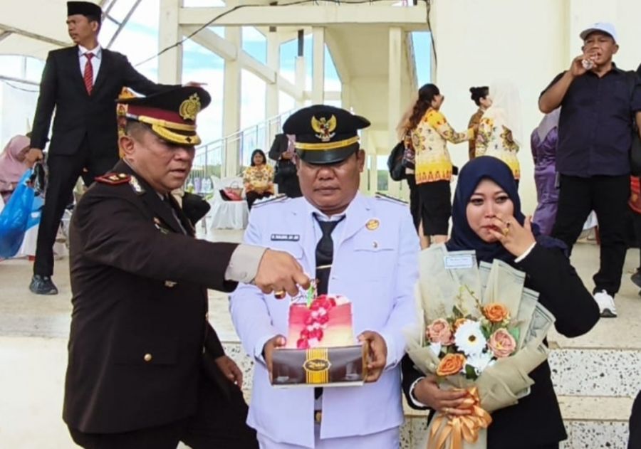 Momen Langka di HUT Labura ke 17, Kadistan  Rayakan Ulang Tahun Bersama Suami Raih Kecamatan Terbaik