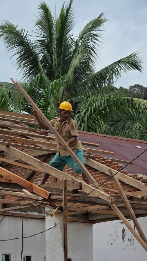 Pelaksanaan Rehab Gedung SD Negeri 100215 Persiapan Mosa Julu  Rp.671 Juta Diduga Mark Up