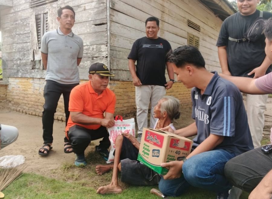 Pemdes Gunung Melayu Salurkan Sembako Jumat Berkah untuk Warga Dusun VI Tegal Lego