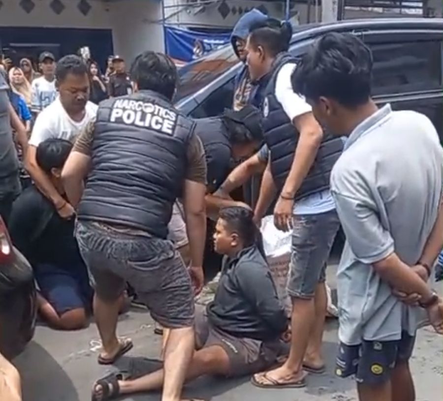 Pengendara Mobil Sedan Ditangkap di Jalinsum Aek Kanopan, Diduga Bawa Sabu Puluhan Bungkus