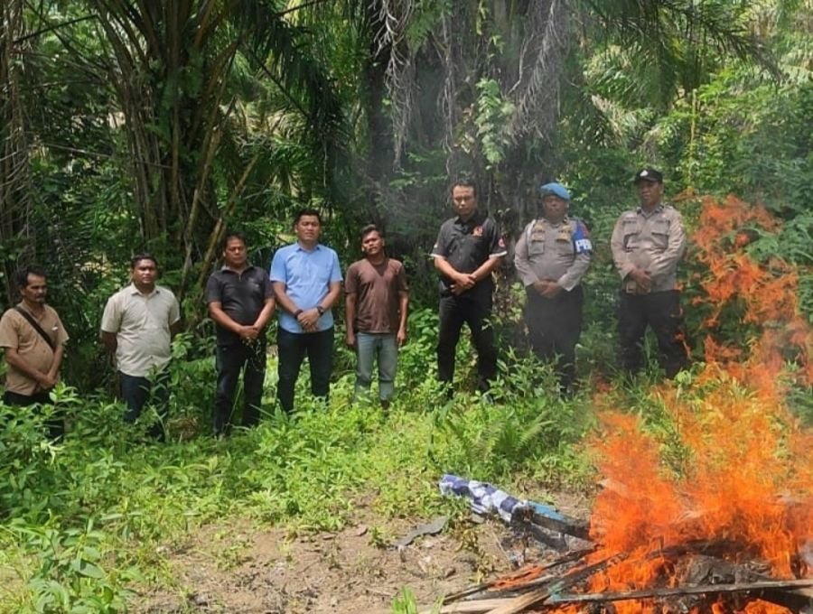 Polsek NA IX-X Grebek Lokasi Diduga Sarang Narkoba,  Petugas Temukan Bong dan Plastik Klip Bekas