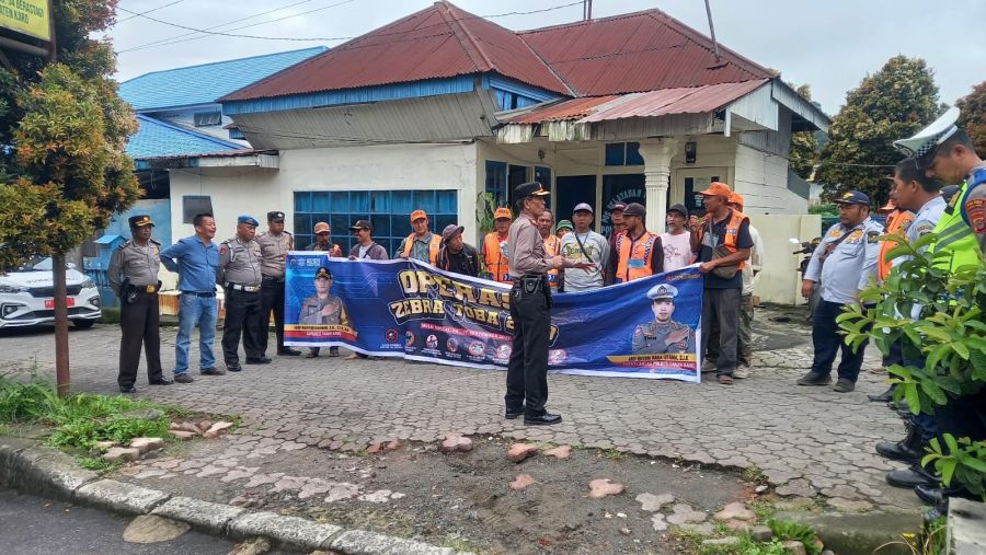 Polsekta Berastagi Gelar Apel Pagi Bersama Dishub dan Petugas Parkir