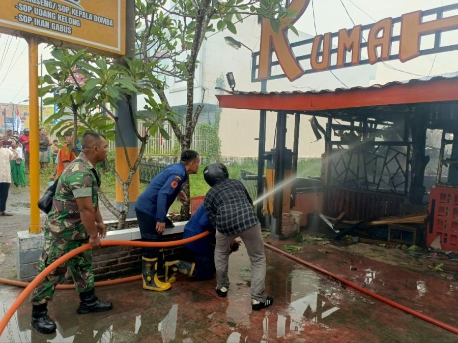 Rumah Sop Seger Manteb Binjai Hangus Terbakar