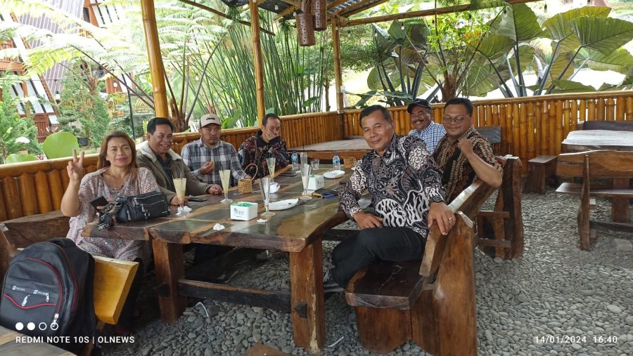 Silaturahmi di Cafe Pals, IKA SMANSAGI Bahas Program