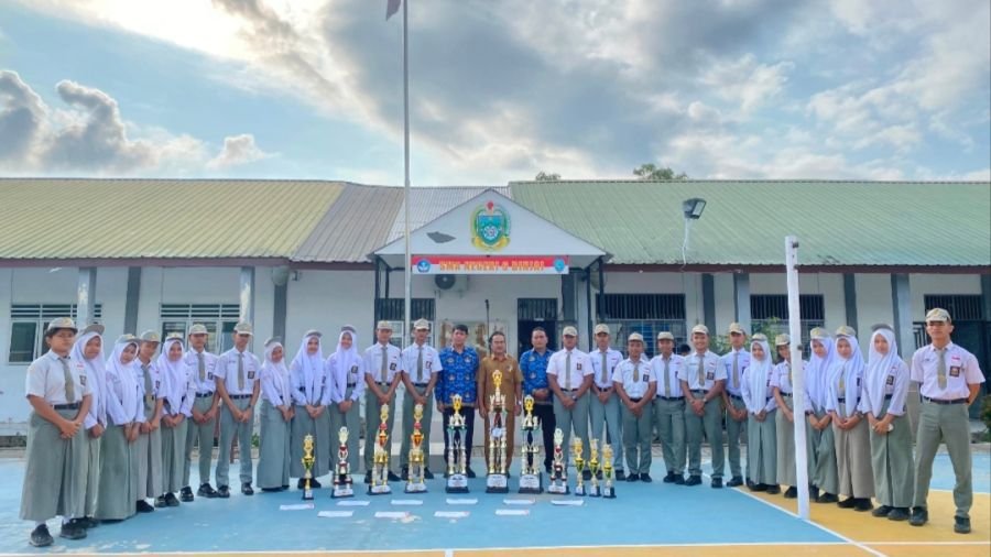 SMAN 6 Binjai Juara Umum Formasi Kibar Bendera
