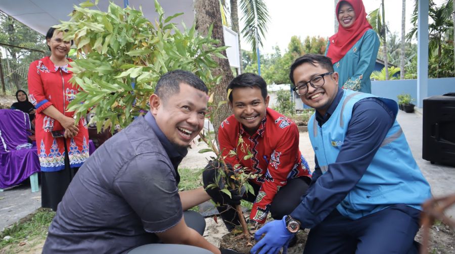 Tanam Pohon di Posyandu Maju, PLN MCTN Wujudkan Komitmen Lingkungan Hijau dan Berkelanjutan