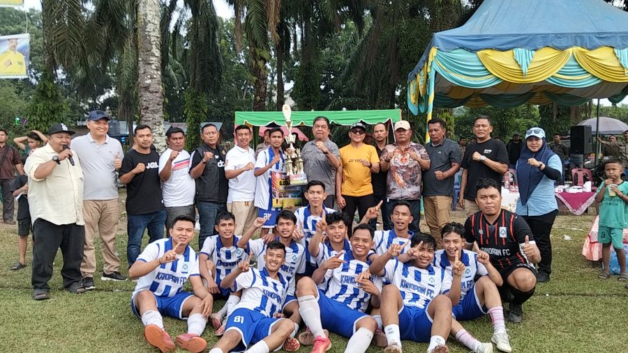 The Song Juara! Hattrick Niki Antar Tuan Rumah Angkat Trofi  Mini Soccer Tri Novi Sitorus cup I
