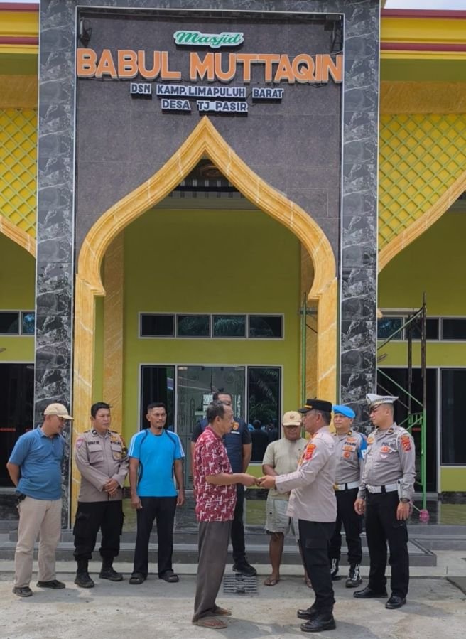 Usai Gelar OSN, Polsek Kualuh Hulu Salurkan Bantuan Renovasi Masjid Babul Muttaqin di Tanjung  Pasir