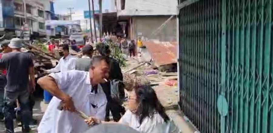 Viral! Rina Ateta dan Rekan Hentikan Eksekusi dengan Berjuang Sepenuh Hati
