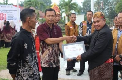 34-karyawan-ptpn-iv-regional-i-kebun-membang-muda-terima-penghargaan-hut-ri-ke-81