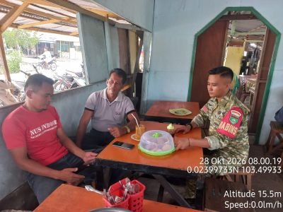 Babinsa 08/Mandah Ajak Warga Jaga Ketertiban dan Kebersihan Lingkungan