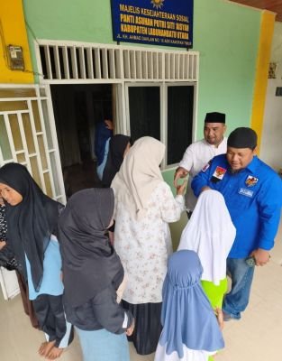 gelar-jumat-berkah-dpd-knpi-labura-santuni-panti-asuhan-jukir-hingga-abang-becak