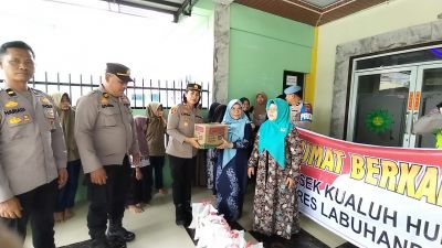 jumat-berkah-kapolsek-kualuh-hulu-berikan-santunan-ke-panti-asuhan-putri-siti-aisyah