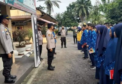 Kapolsek Kualu Hulu AKP Isgunarko Sambut Kunjungan Siswa SMP Muhammadiyah 24 Aek Kanopan