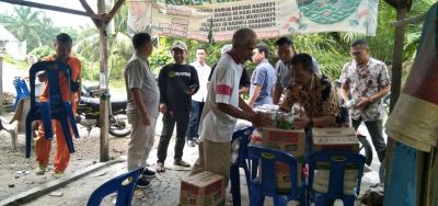 Manager PTPN III Mambang Muda Salurkan Sembako Kepada Korban Banjir